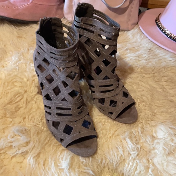 CARLOS suede heeled shoes - Picture 2 of 14